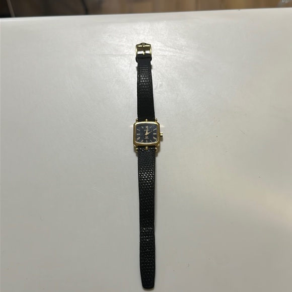 LAST CALL Vintage Gucci Gold Square Stack Black Dial Quartz Watch - Picture 9 of 12